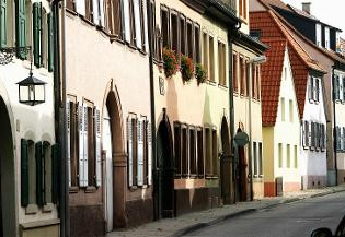 Führung durch die Obervorstadt von Bruchsal mit Stadtführerin Klara Langer