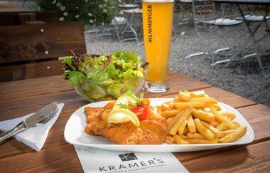 saftiges Schnitzel in Kramer´s Biergarten | © Kramer´s Biergarten