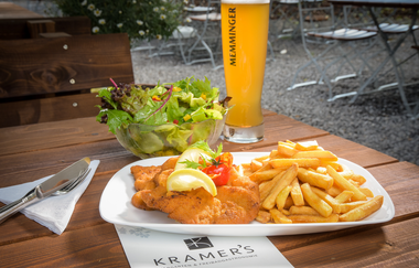 saftiges Schnitzel in Kramer´s Biergarten | © Kramer´s Biergarten