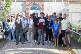 Mit Gefängniswärter August rund um das Gefängnis