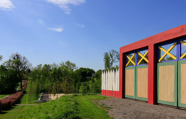 Das Limestor ist auf der einen Seite bunt angemalt | © Touristikgemeinschaft Hohenlohe e. V. | Stadt Öhringen