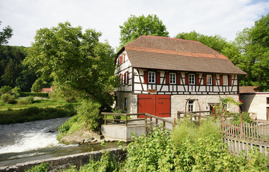 Die historische Ölmühle liegt direkt an der Jagst. | © Touristikgemeinschaft Hohenlohe e. V.  | Gemeinde Dörzbach