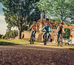 Radlergruppe im Lamparter Lauffen | © Touristikgemeinschaft HeilbronnerLand e.V.
